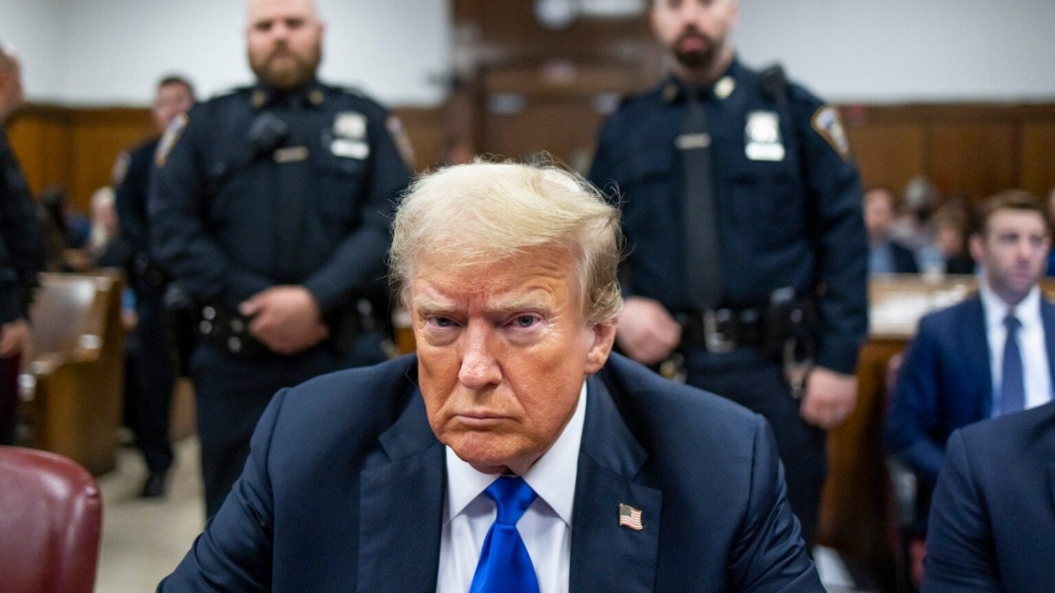 検察はトランプ氏が有罪判決を受けた重犯罪者であり続けるよう奮闘している