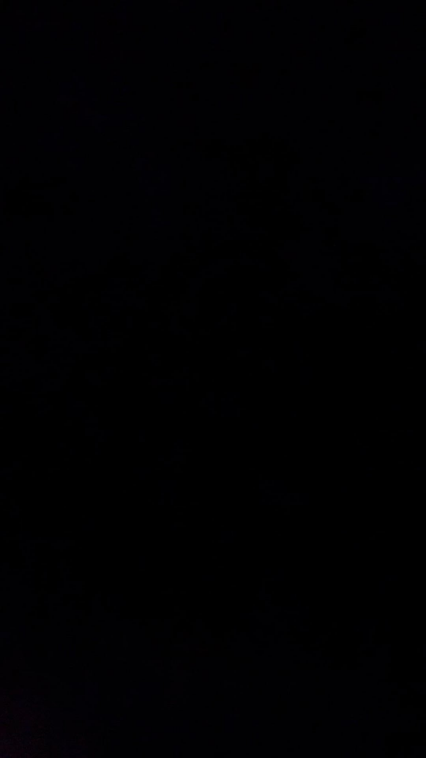ミハエラ・フィレヴァの*らしい*ブルガリア語の曲を見つけるのを手伝ってください!ラジオで見つけたのですが、Spotify のどの曲にも見つかりません。