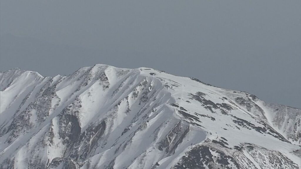 「雪で動けない」中国地方最高峰・大山で遭難の男性(36)を救助隊が発見 携帯の電池残量わずか…雪山で一晩過ごすも無事 意識・呼吸あり、会話も可能
