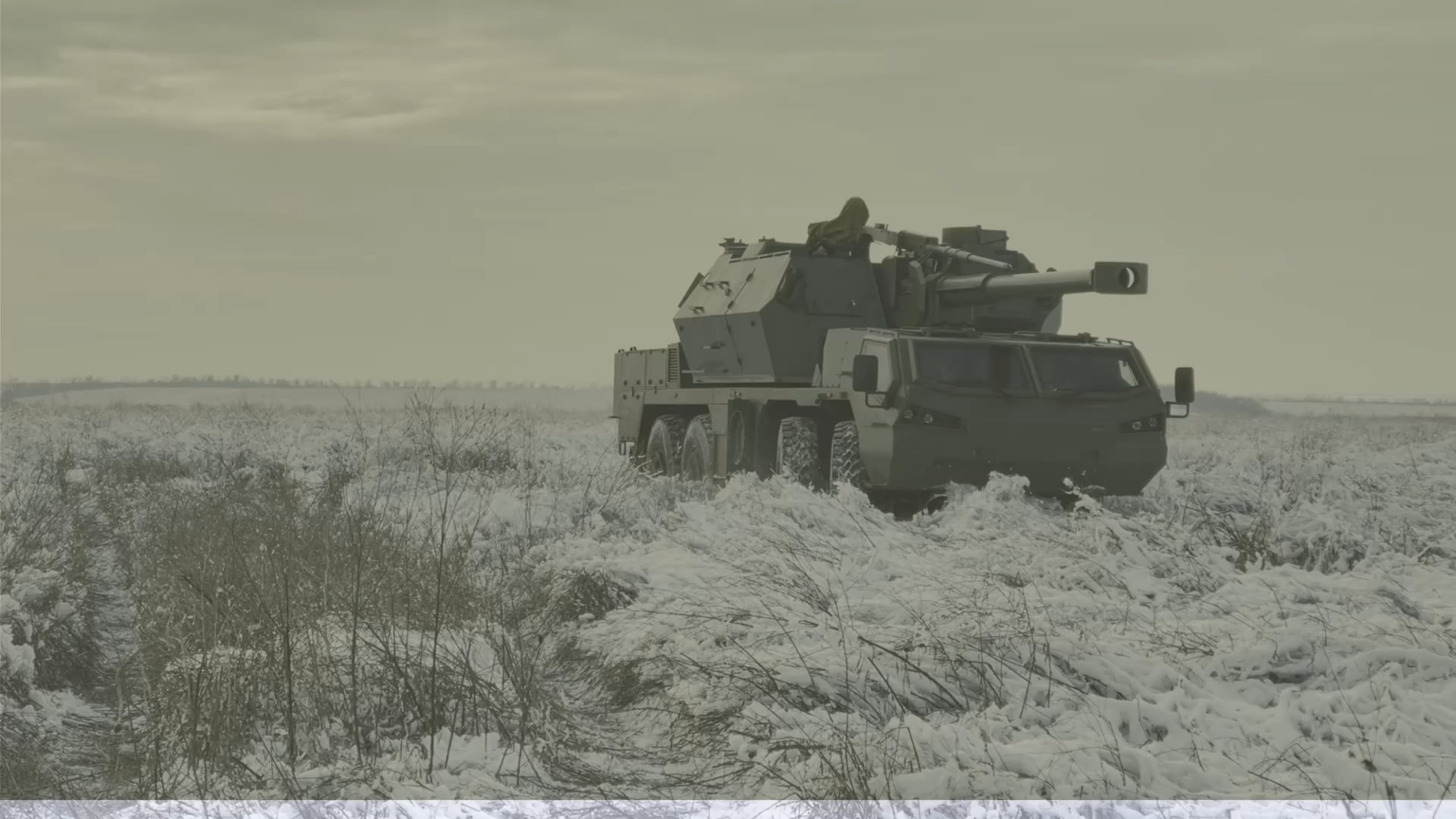 第 56 独立自動車旅団は、152mm DANA M2、BM-21 Grad、155mm M777、120mm 迫撃砲、57mm S-60 技術砲などの砲兵の活躍を展示しています。クラスター砲弾1発がロシアの弾薬庫に命中したようだ [various footage from 2024, likely in the Bachmut area]
