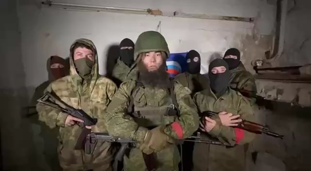 「ルーマニアよ、準備をしなさい、あなたの解放者たちがやってくる」：これは、ロシアのチャンネルでこのビデオで広まっているメッセージであり、このビデオではロシア兵士が親ロシア派の大統領候補カリン・ジョルジェスクを支持している。