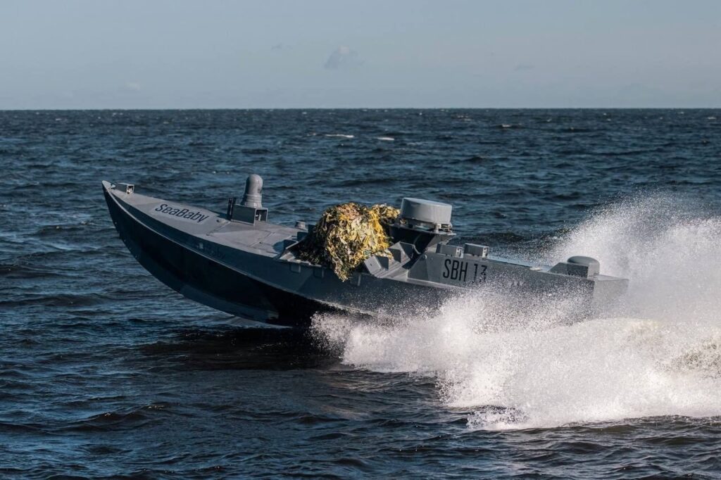 機関銃を搭載した海軍無人機がケルチ近郊でロシア航空を攻撃