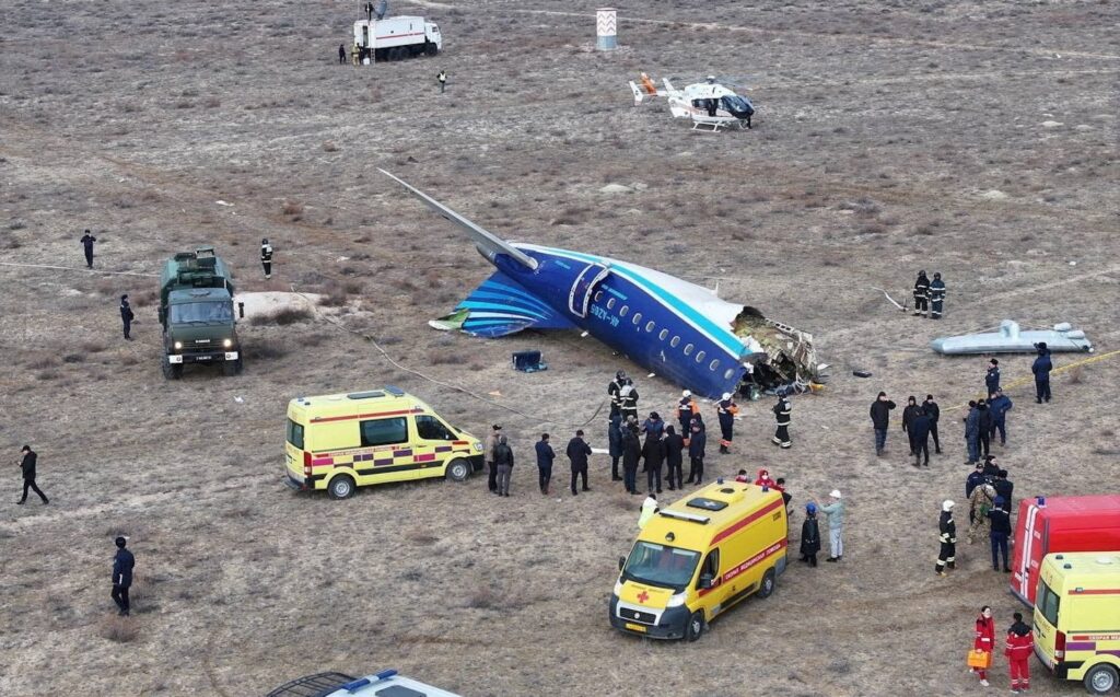 正式！平和推進派のロシアが旅客機を撃墜し、民間人38人が死亡した。