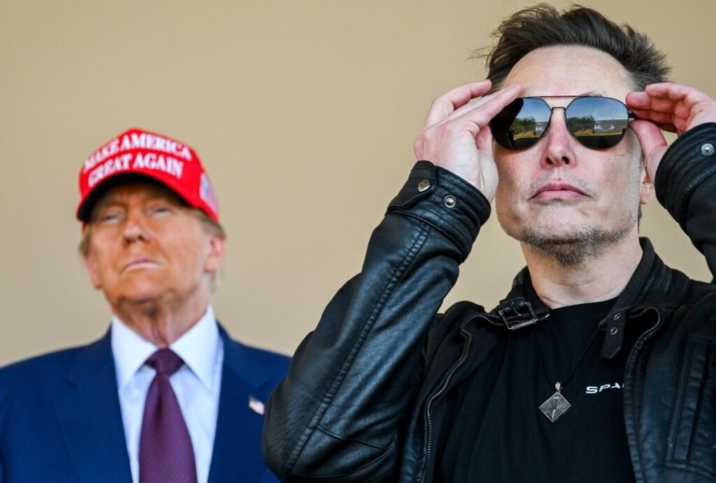 MAGA内戦が爆発する中、同盟者のローラ・ルーマー氏、トランプワールドが「王」イーロン・マスク氏と交差するのを「恐れている」と語る