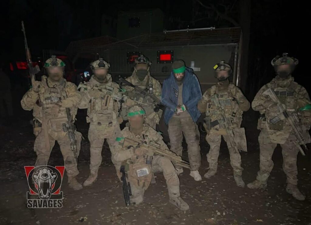 ウクライナSOF部隊「ウェスタン・サベージズ」がトレツクのロシア軍陣地を襲撃し、ロシア兵を捕獲した。 2024 年 12 月。 [More information in the description]