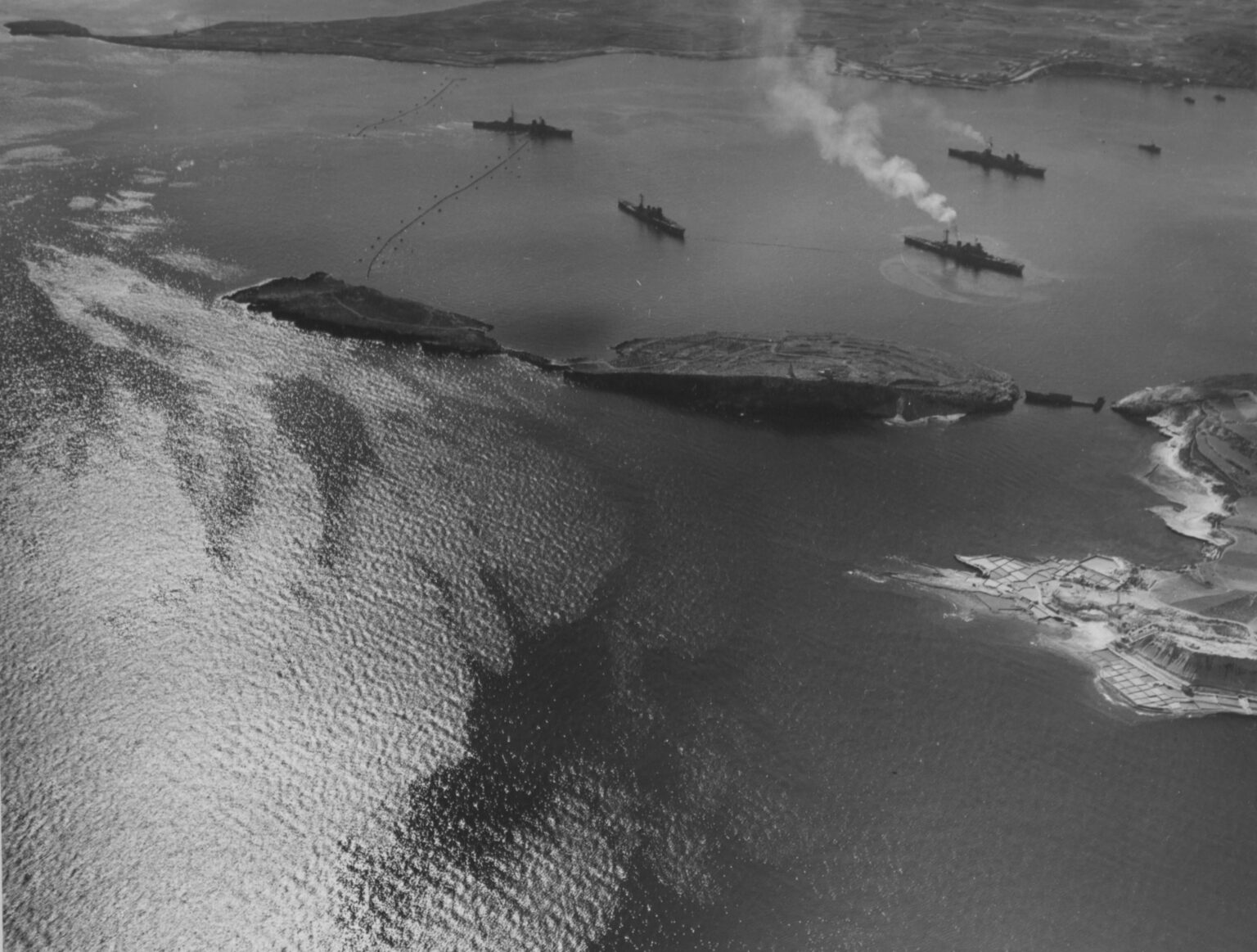 1943 年 9 月、セント ポール諸島沖に係留されたイタリアのレジア マリーナの降伏部隊