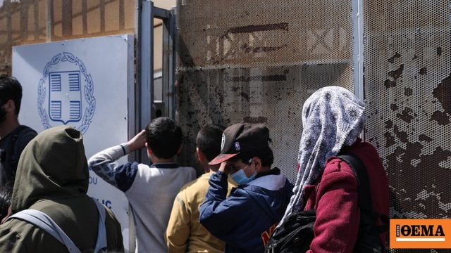 そしてギリシャはシリア人からの亡命申請を審査するすべての手続きを停止した