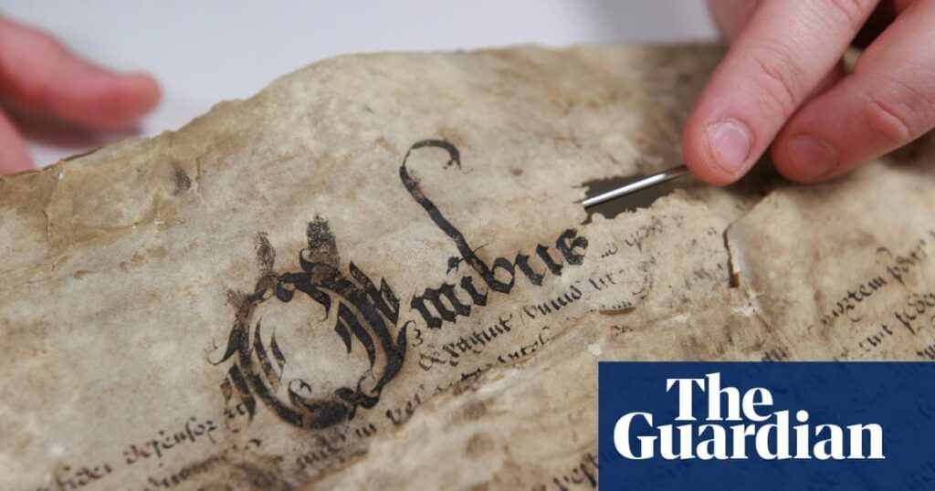 アイルランド最古の紙文書を保存するための骨の折れる作業が始まる