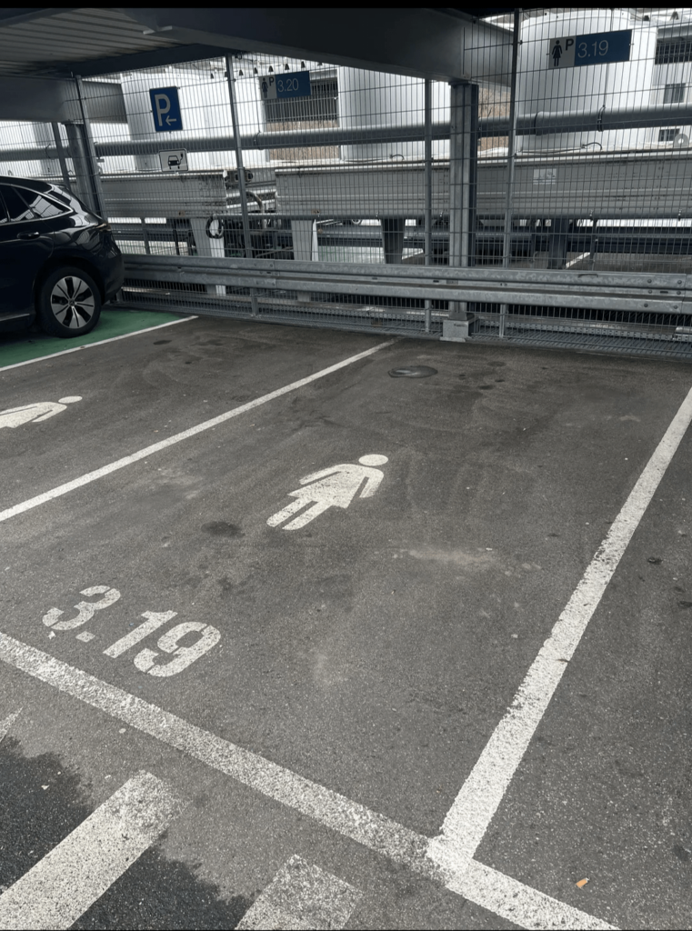 ドイツには女性用の広い駐車スペースがありますか?