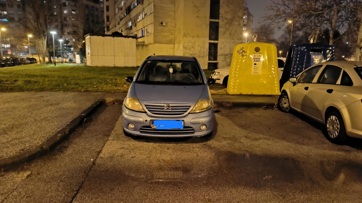 こういう運転手はどうやってレッカー車を駐車するのだろう