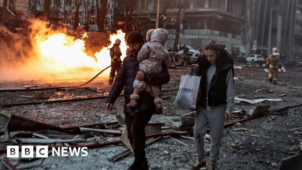 キエフへの致命的なミサイル攻撃後、ロシアのクルスクへの攻撃で5人が死亡