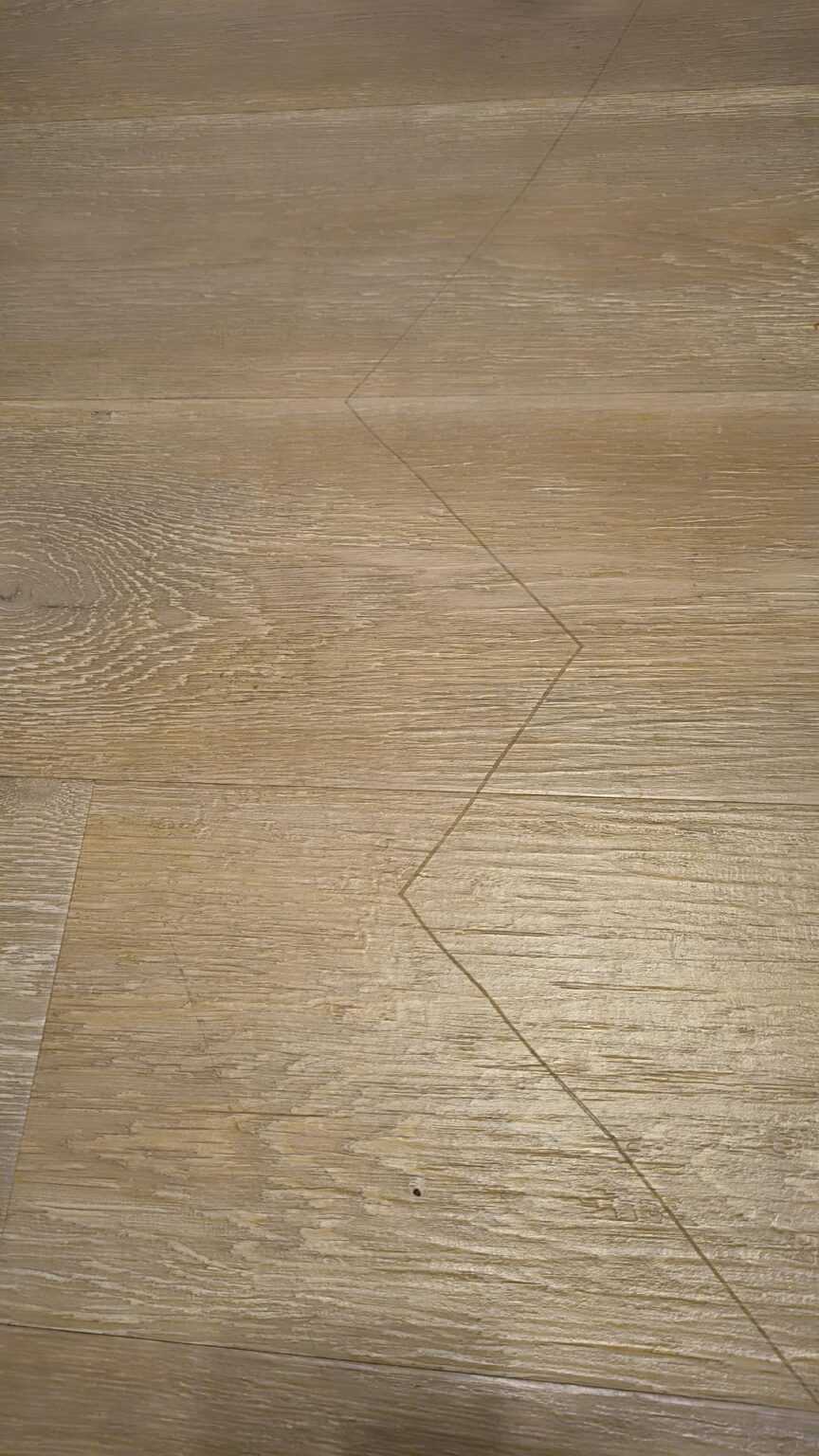 床についたこの傷はどうすれば直りますか？