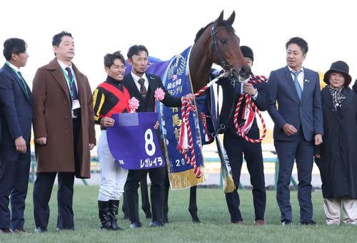 有馬記念で鼻差激戦制したレガレイラの骨折判明、来春全休まではいかない模様