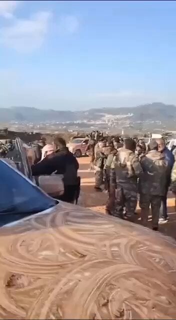 シリア反政府軍はラタキアへの進入を準備している。ラタキアのすぐ近くにあるフメイミムは、ロシア人によって急いで避難されていると伝えられている。