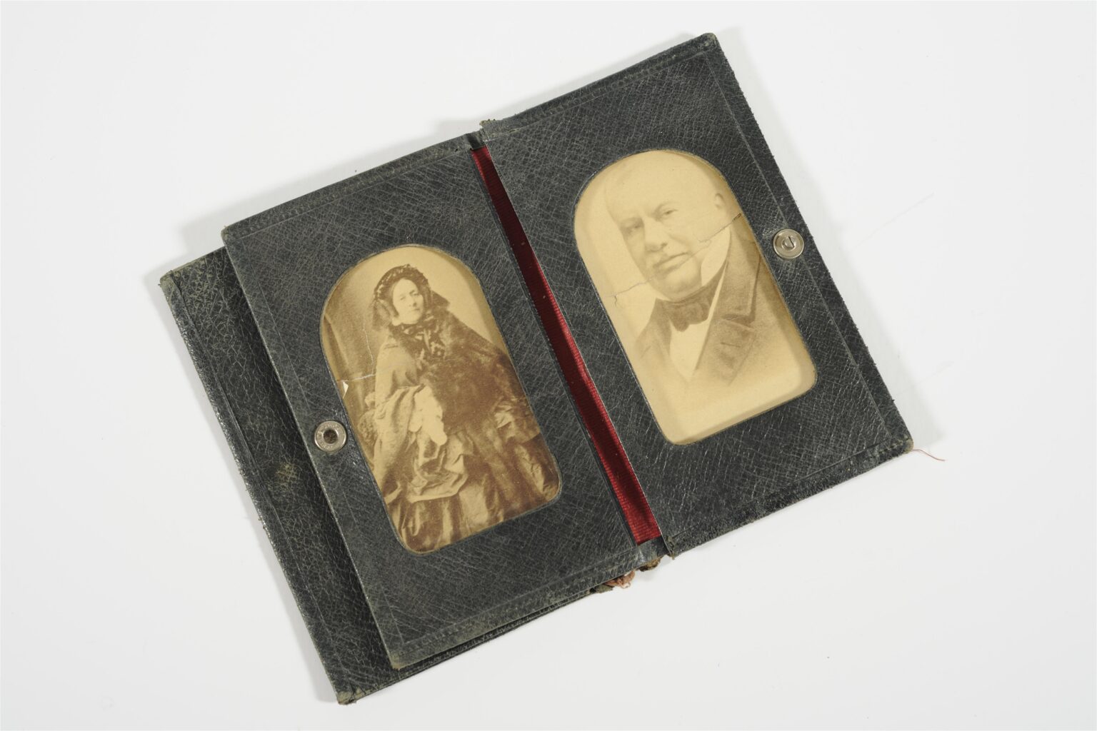 ハリラオス・トリクピスの財布には、1896年にカンヌで亡くなったときも両親の写真が入っていた