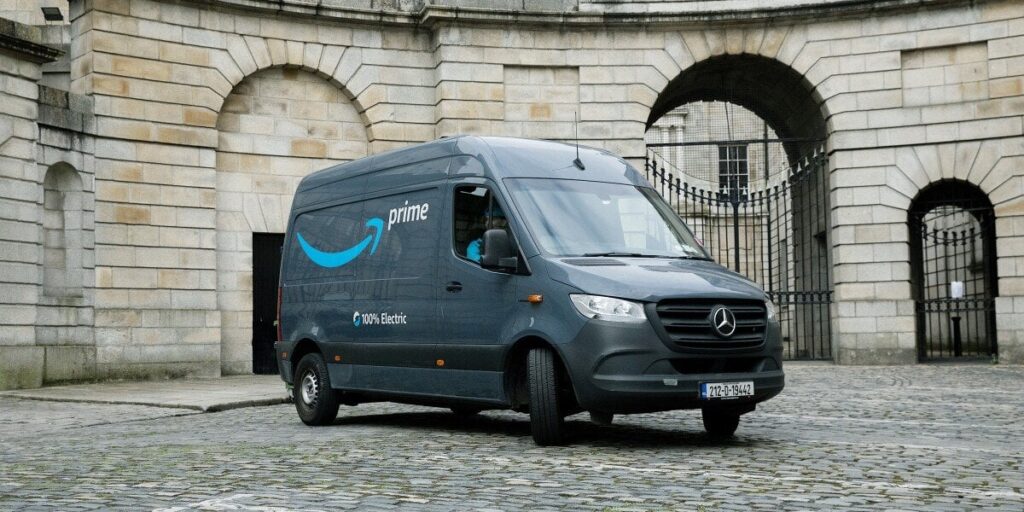 企業が登録を招待され、新しいカントリーマネージャーが発表されるので、Amazon.ie へのカウントダウンが行われます