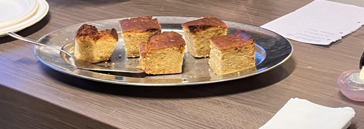 これは何のケーキですか？