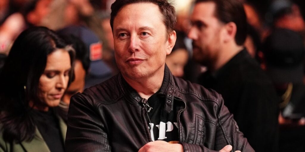 イーロン・マスク、H-1Bビザ議論のさなかヒラリー・クリントン氏を誘導してトランプ支持者を「卑劣な愚か者」と呼んだ