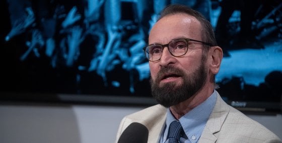 ユジェフ・シャージェル: ペテル・マジャルは外部からの助けがなければ、バランスの取れた競技でボールを蹴ることさえできないだろう - 😆