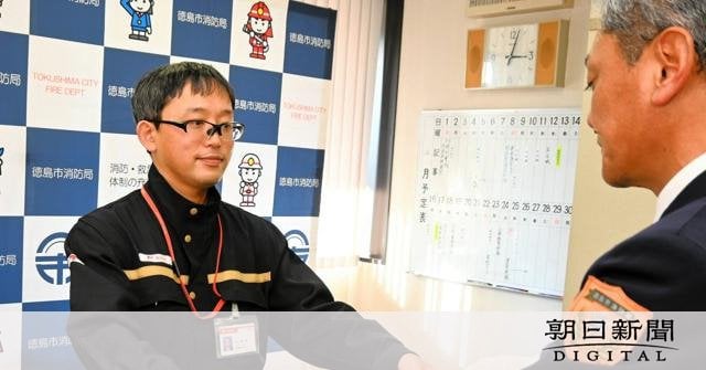 燃える家に4回突入「おじいさん助ける」 郵便配達中の男性に感謝状 徳島県徳島市