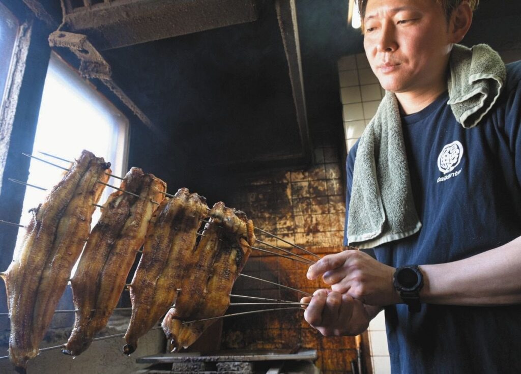 鰻重が2千円台！ 津の鰻は安い旨い。津では師走の仕事納めは鰻で締める風習もあるほど