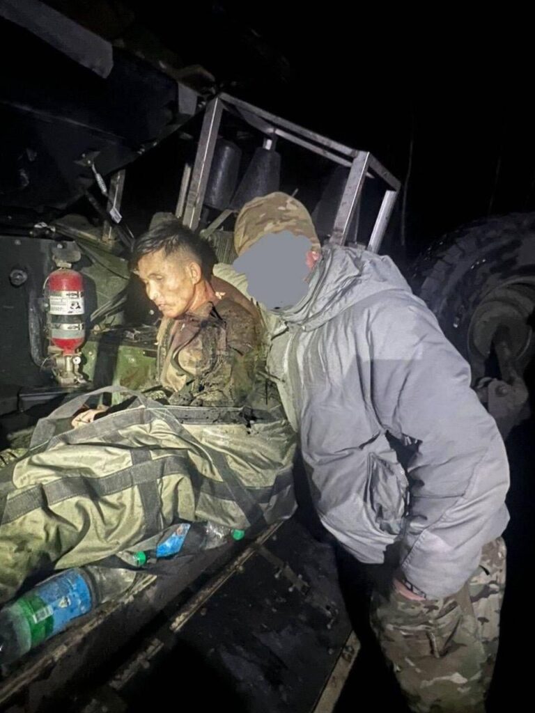 この写真は、初めて捕らえられた北朝鮮捕虜としてソーシャルネットワークで拡散している