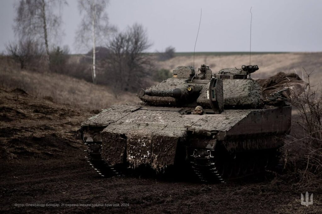 スウェーデンの CV90 歩兵戦闘車 (IFV) - ウクライナ軍の第 21 独立機械化旅団所属。