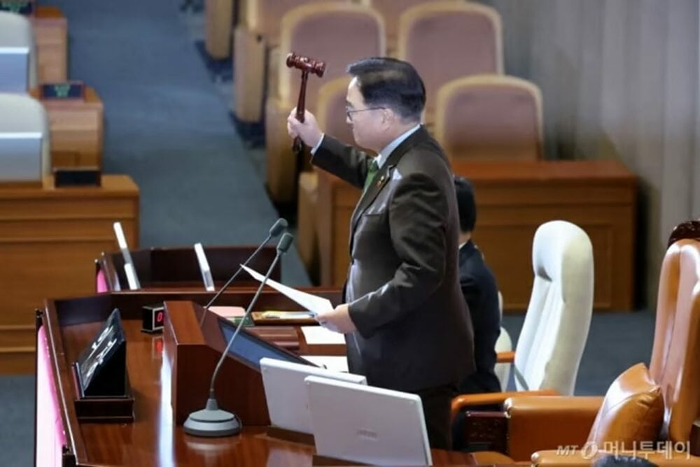 韓国・憲政史上3度目の弾劾訴追…運命を分けた「与党からの賛成12票」