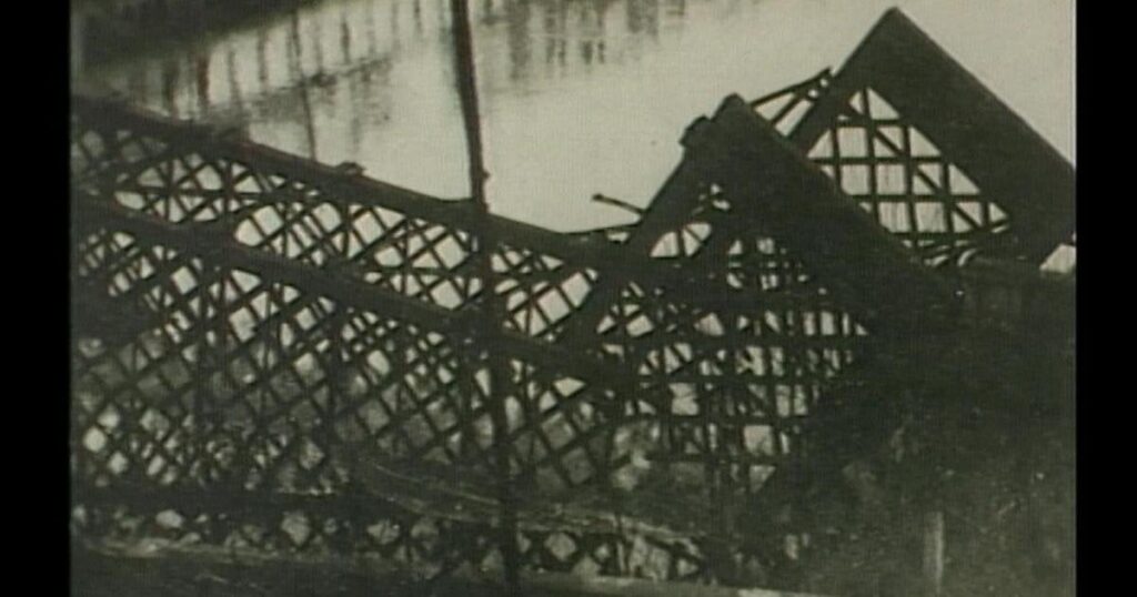 1944 年 12 月 24 日、党派エンジニアリングがイヴレアを救うために鉄道橋を破壊した