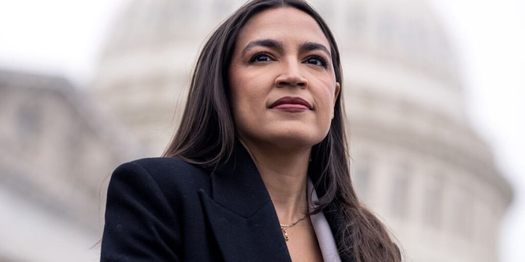 AOC、下院監視委員会の民主党トップとしてトランプ大統領と戦うための立候補を開始 |オカシオコルテス氏は幹部として、「次期大統領の腐敗行為と汚職に対する委員会の焦点と、米国の労働者階級の生活を楽にするための具体的な闘い」のバランスを取るつもりだと述べた。