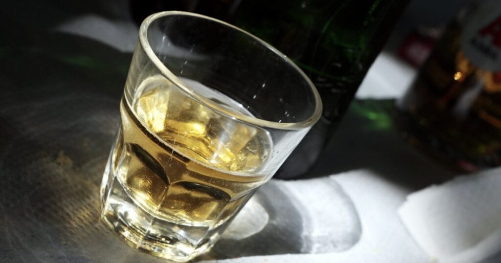 テッサロニキ：同級生に尿入りの飲み物を与えて殴った - ROSA.GR