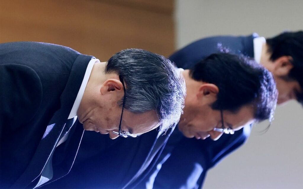 「山口組トップ・司忍を名乗り、顧客企業を脅した」三菱UFJ銀行の“京大卒”副支店長が脅迫容疑で逮捕〈事件はなぜ公表されなかったのか？〉 | 文春オンライン