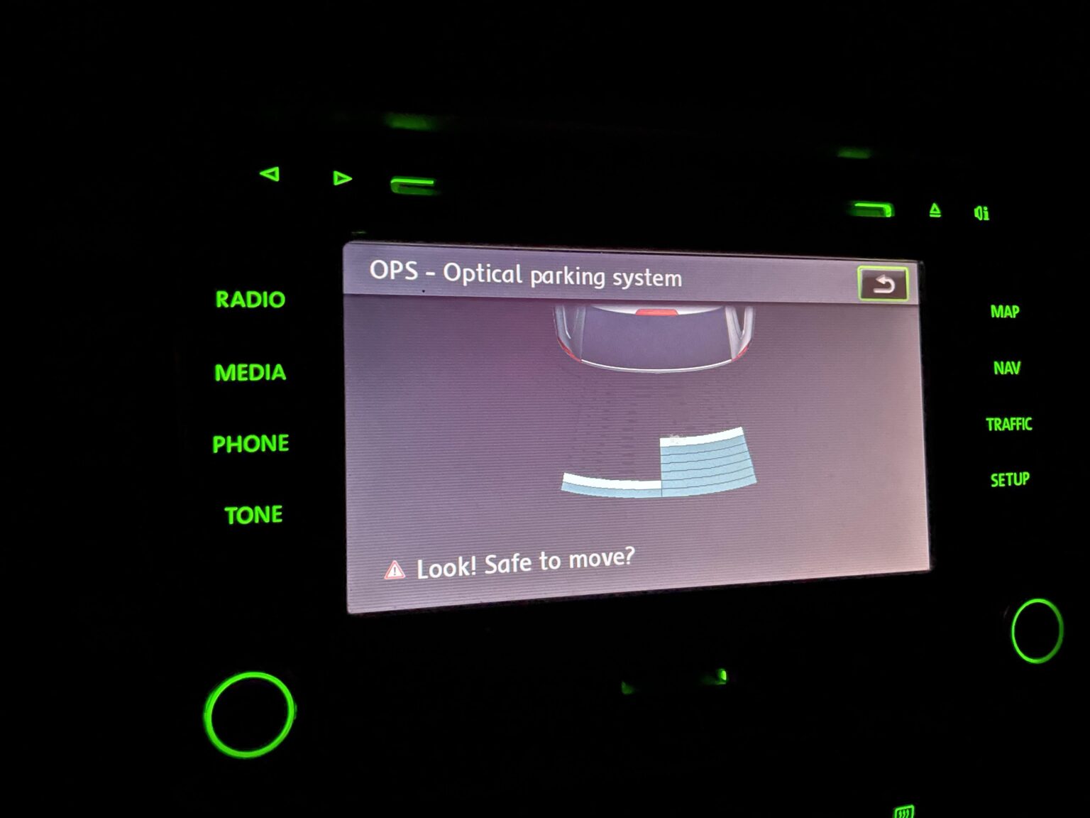 工場出荷時のSkoda Octavia 2ナビゲーションをAndroidに交換する場合のOPS parktronic