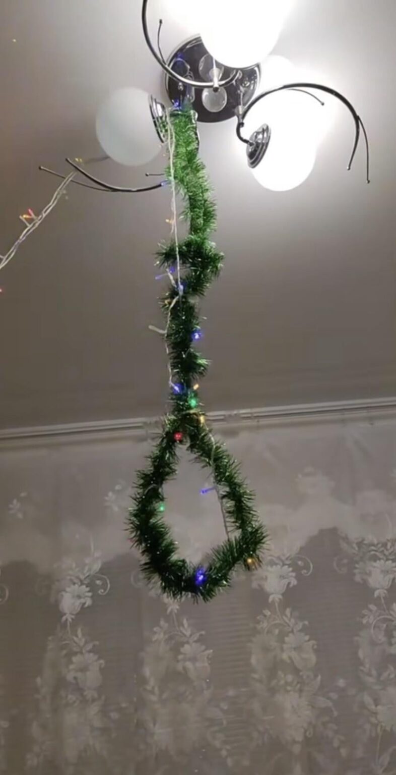 コメントでクリスマスツリーを自慢しましょう。