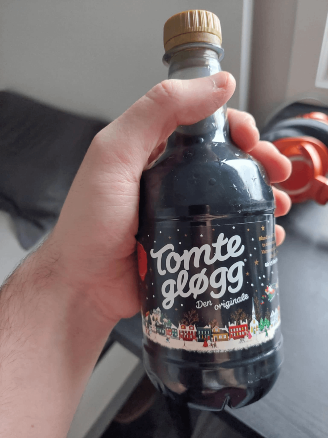 コーラ ゼロとこれ (約 5 対 1) が私の新しいお気に入りのソフトドリンクですが、グロッグも好きではありません。コフォラやコクタのような中東ヨーロッパのコーラ代替品を思い出させます。