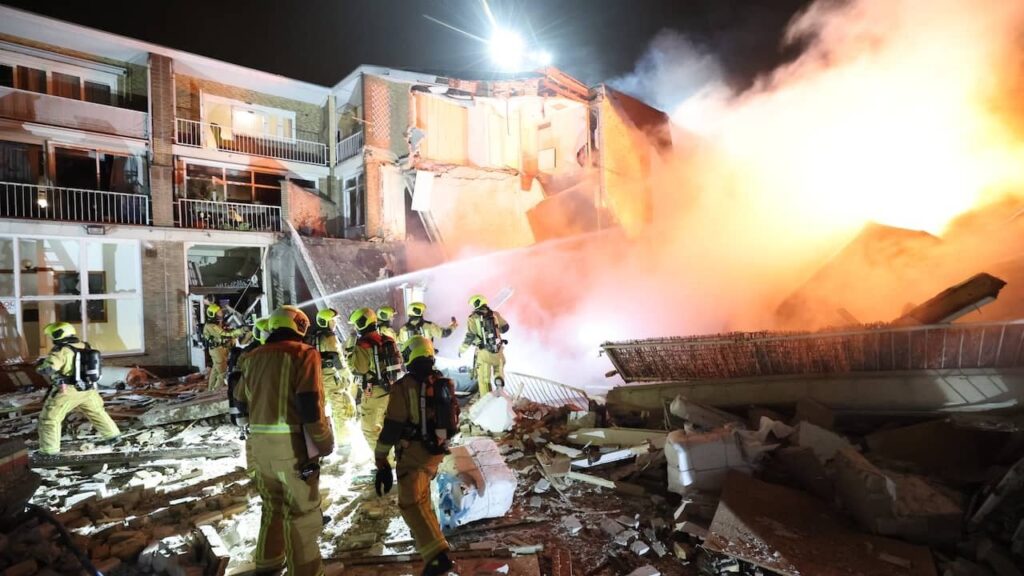 ハーグのタルウェカンプで火災と爆発