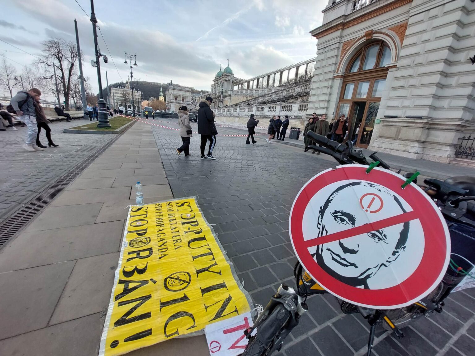 Googleは独裁政権の検閲を支持