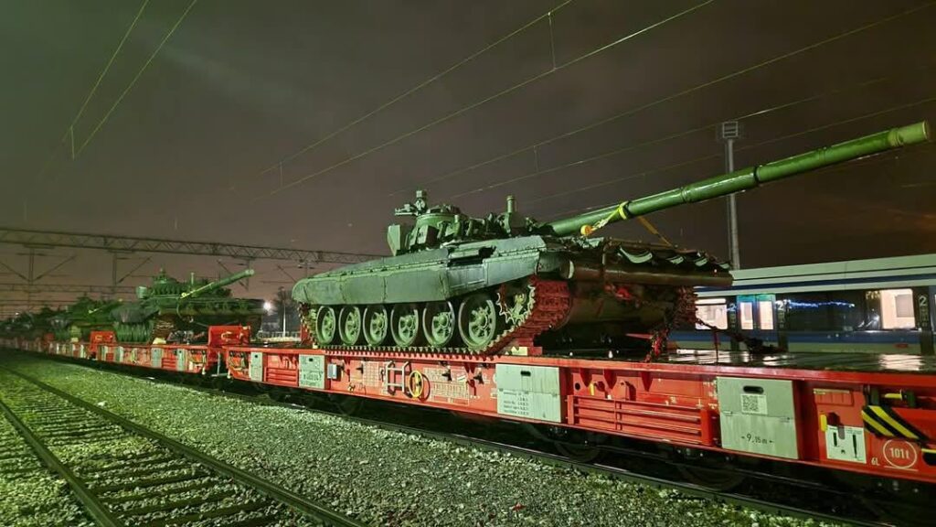 ウクライナに寄贈されるためにドイツに向かうクロアチアのM-84（T-72の派生型）。合計 30 両の戦車と 30 基の bmp-s が納品されます。
