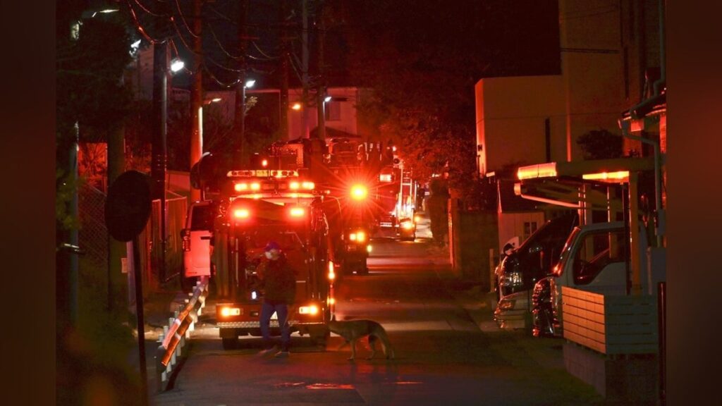 千葉・柏で男女２人死亡、腹や胸に刺し傷あり「血だらけ」…近くで８棟燃える火災も : 読売新聞