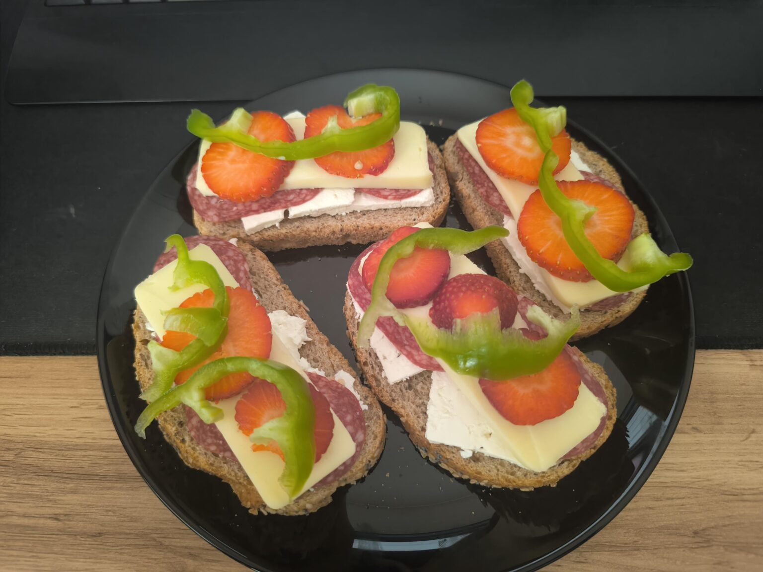 イチゴのスライス