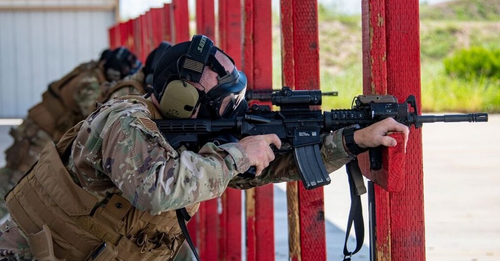 国防軍の緊急解決策：米国から15,000丁の自動小銃を緊急購入