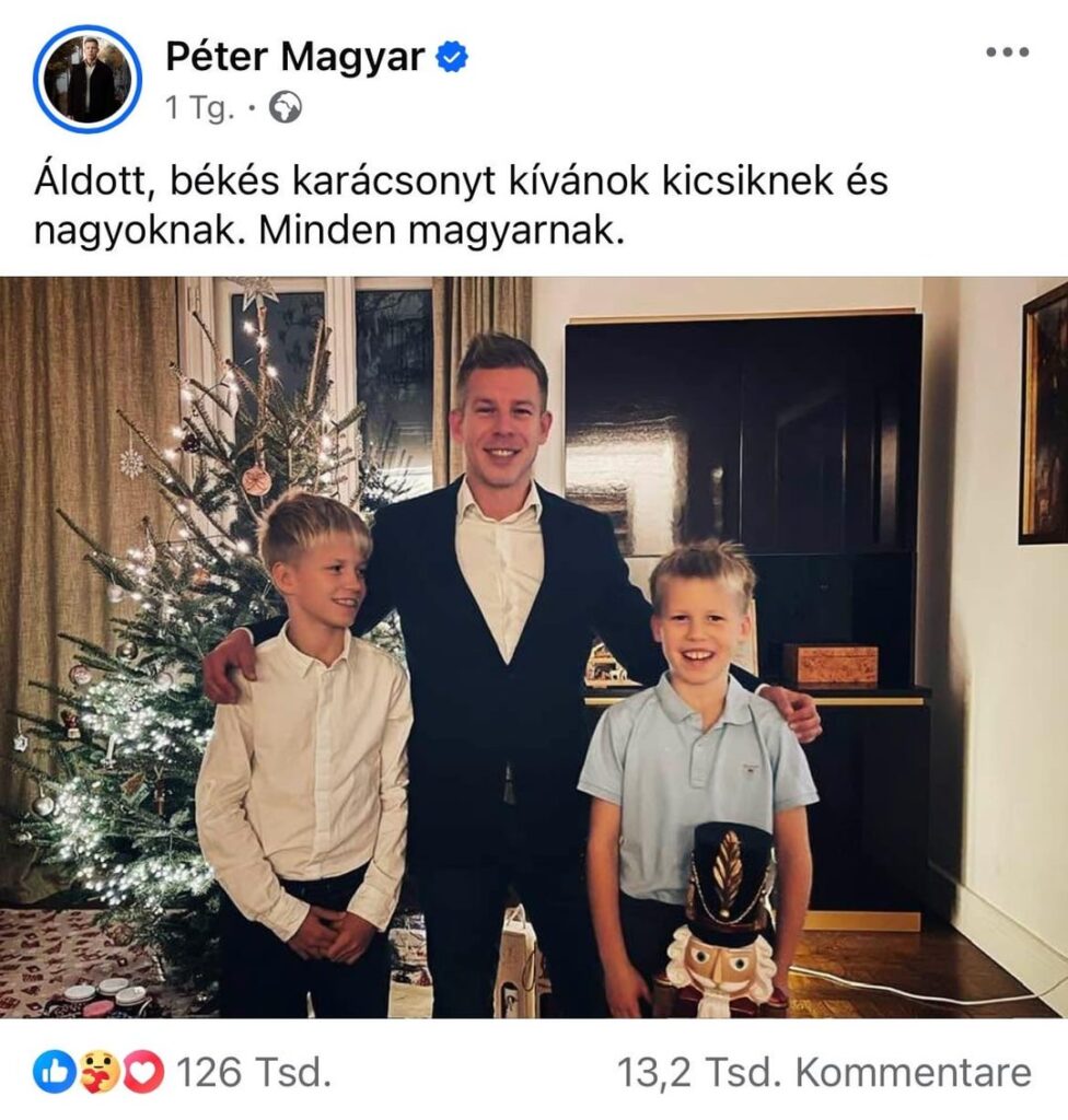 フォロワー数 43 万人 vs 130 万人