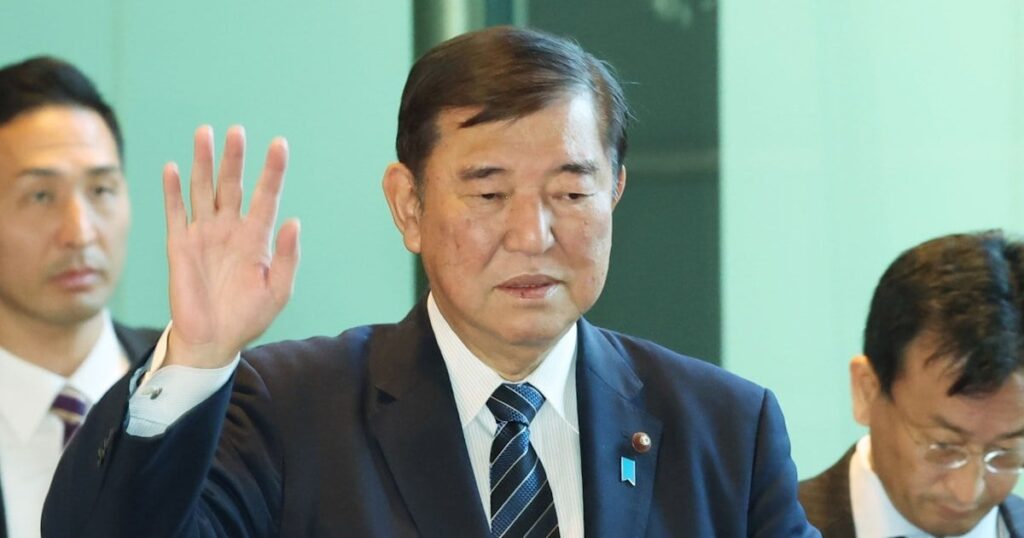 死刑存廃「自民党内で議論を」 首相、懇話会提言受け取り - 官房長官は廃止に否定的