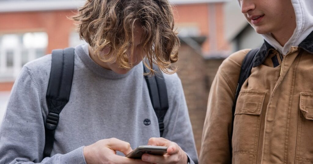 フランダース政府、中等教育でのスマートフォンを禁止