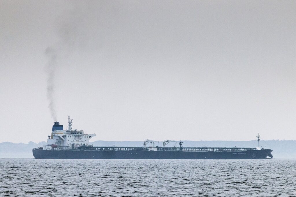 フィンランド、海底ケーブル切断の疑いでロシア石油タンカーを拿捕