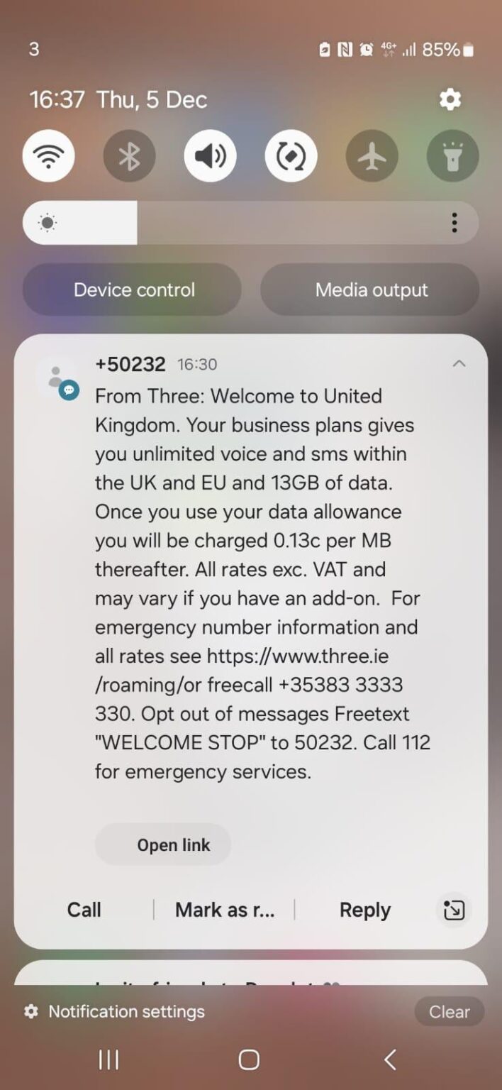 ダブリン空港に到着したところ、Three からのこのテキストが届きました