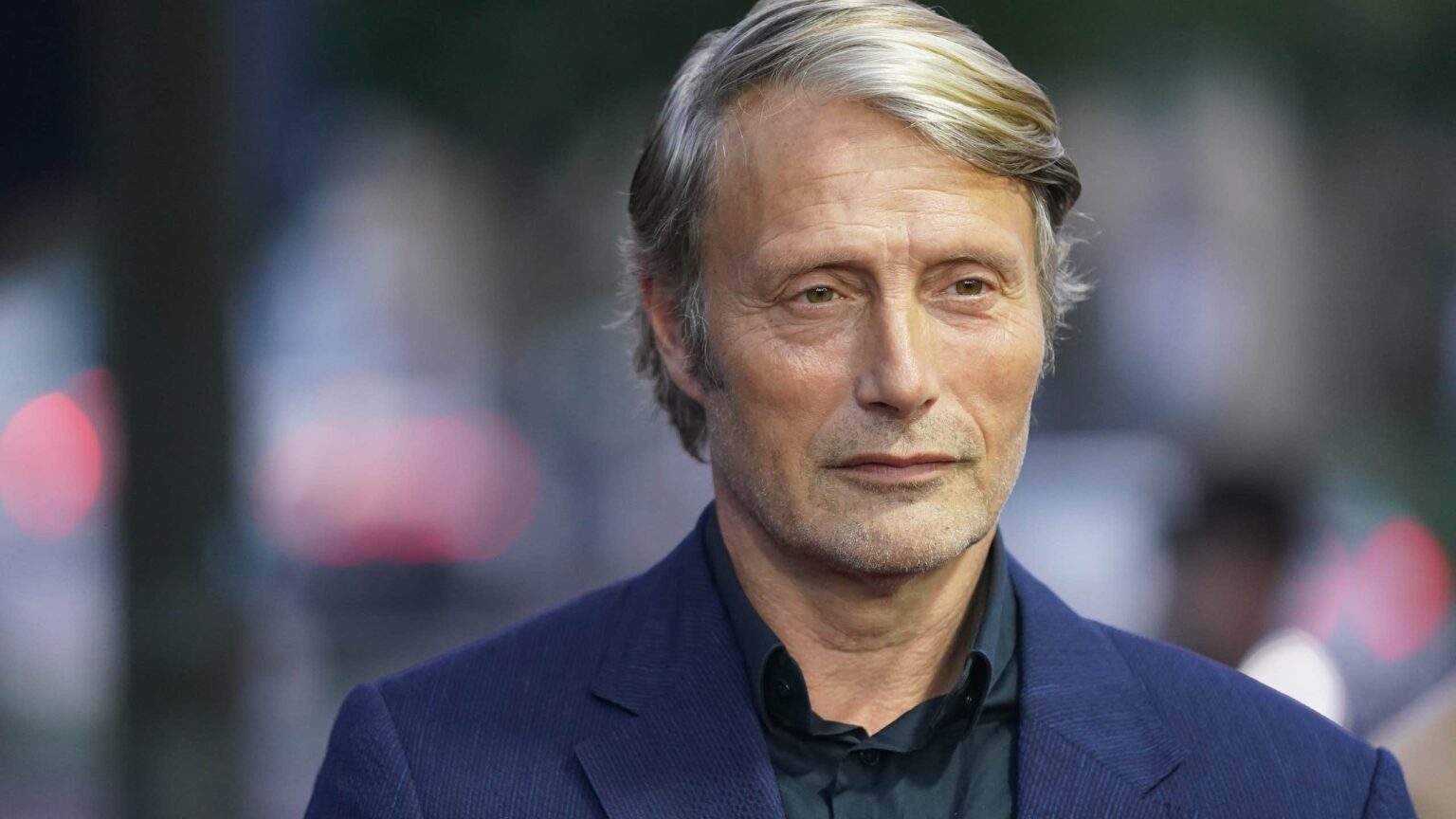 マッツ・ミケルセン監督、スウェーデン映画を批判：「才能ある兄貴」