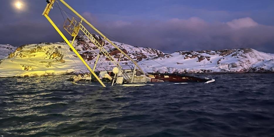 Aasiaat付近で大規模な原油流出🇬🇱