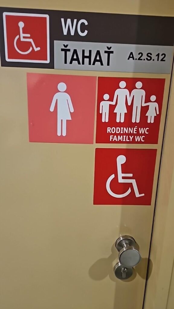 トイレの象徴としてのハーフスカート