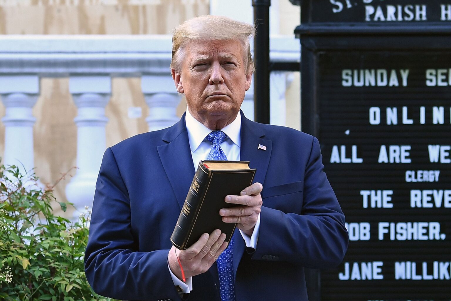 キリスト教的価値観に違反したとしてドナルド・トランプを非難する嘆願書に15,000人が署名